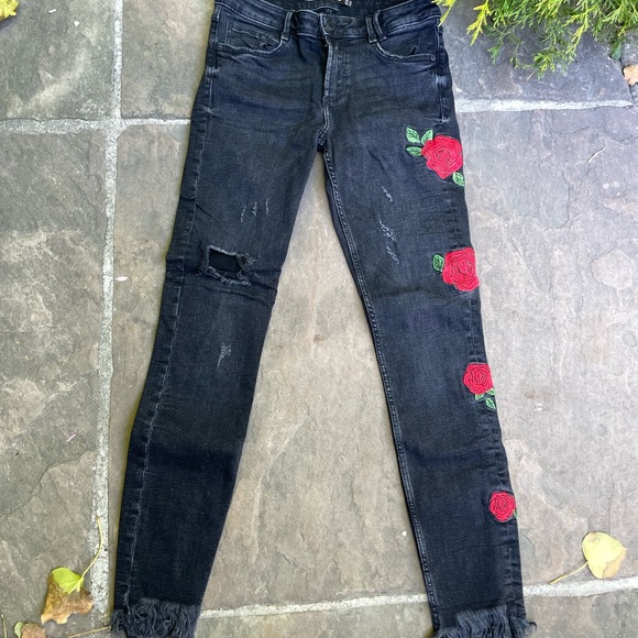 Zara Black skinny jeans embroidered roses US 4